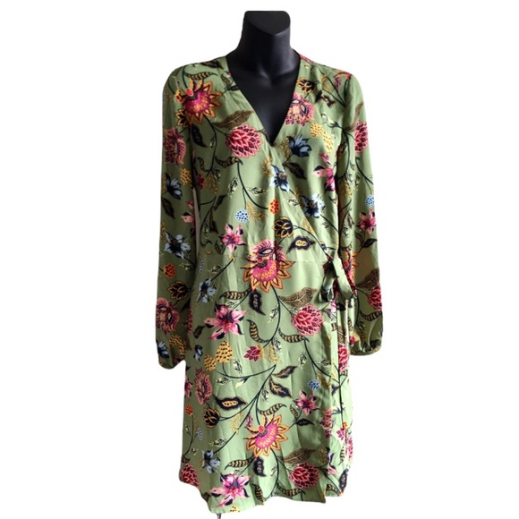 NWT LOFT Floral Wrap Dress. Size 4 - Picture 2 of 6